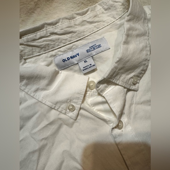 2 short sleeve button ups - Picture 2 of 4